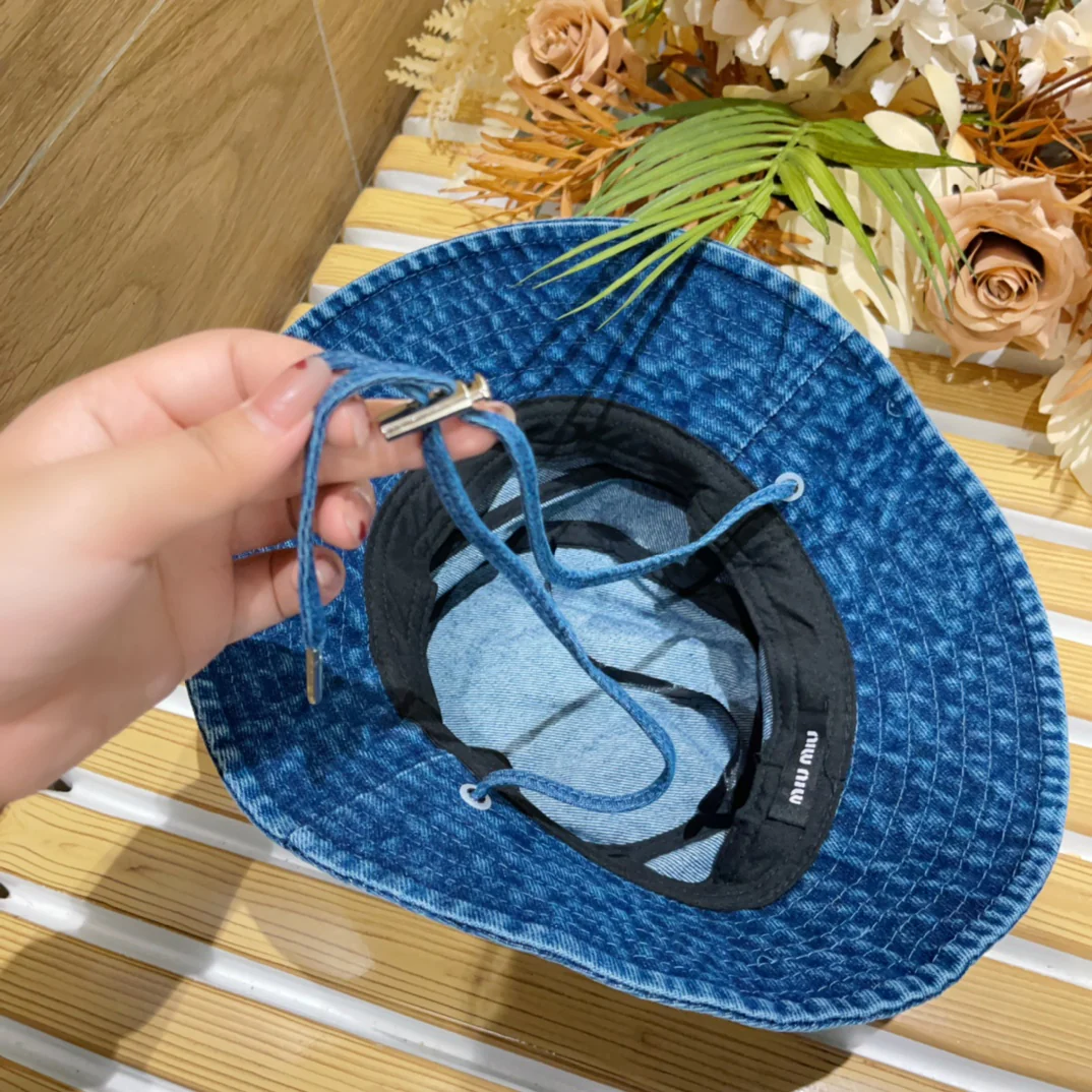 Панама Miu Miu в ковбойском стиле на шнуровке