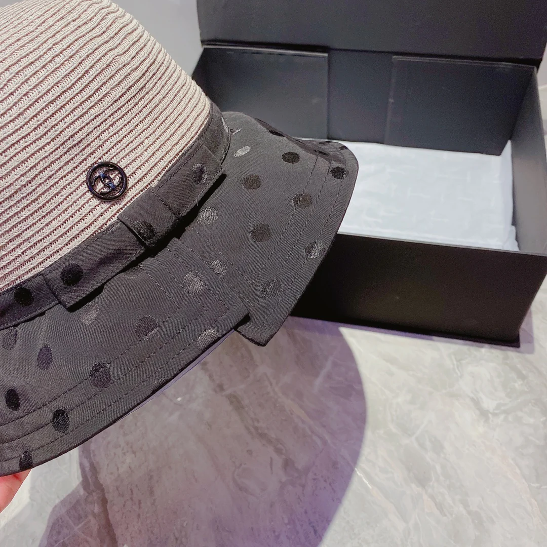 Chanel - Соломенная шляпа в стиле пэчворк