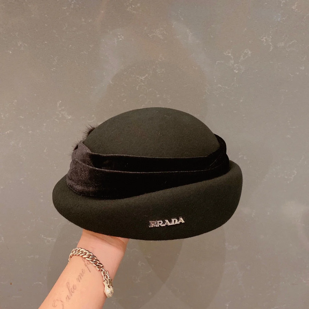 Prada - Шерстяная шапка - Черная