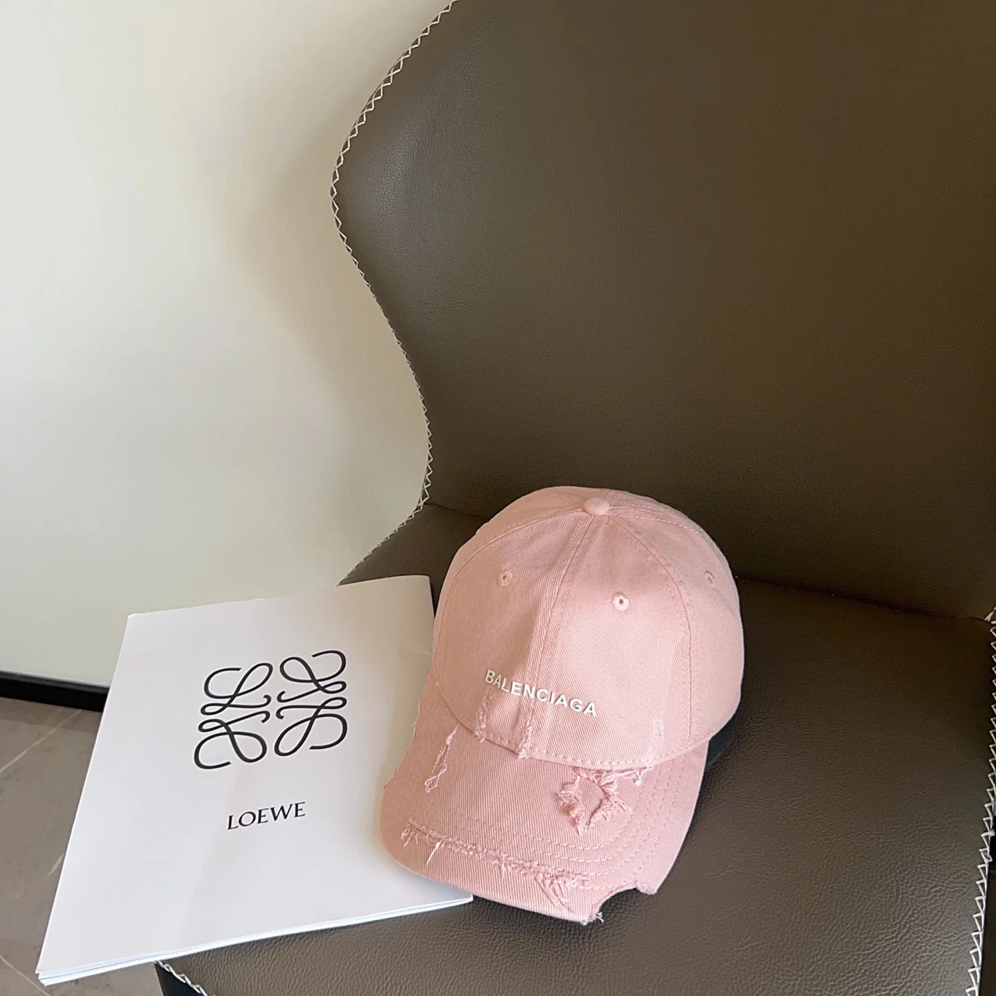 Balenciaga - Необычная бейсболка с эффектом потертости - Розовая