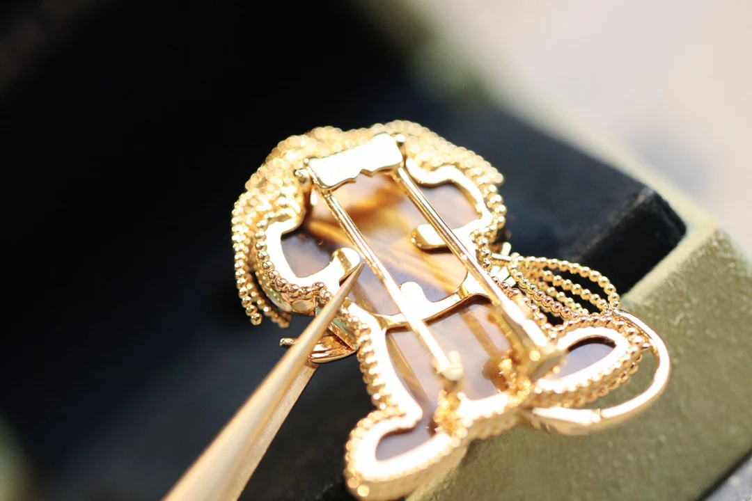 Van Véck - Брошь 011