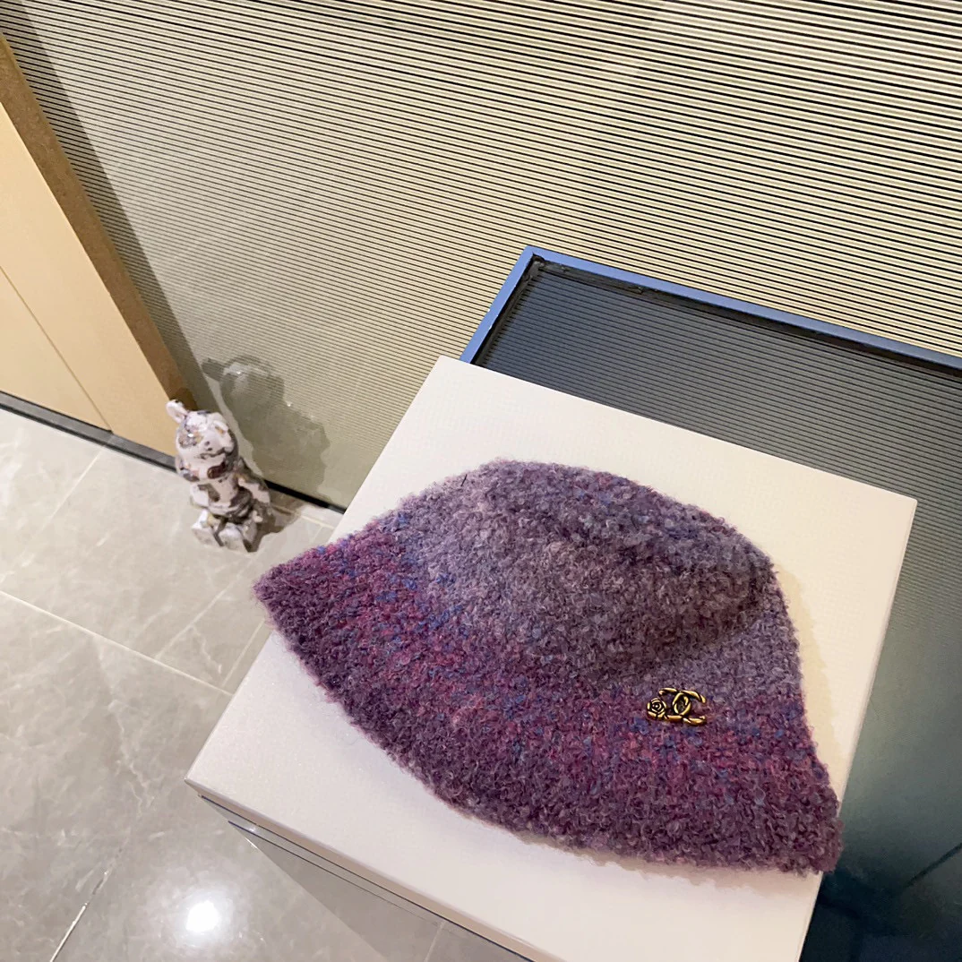 Новая кашемировая рыбацкая шляпа Chanel сезона осень/зима 2023, фиолетовая.