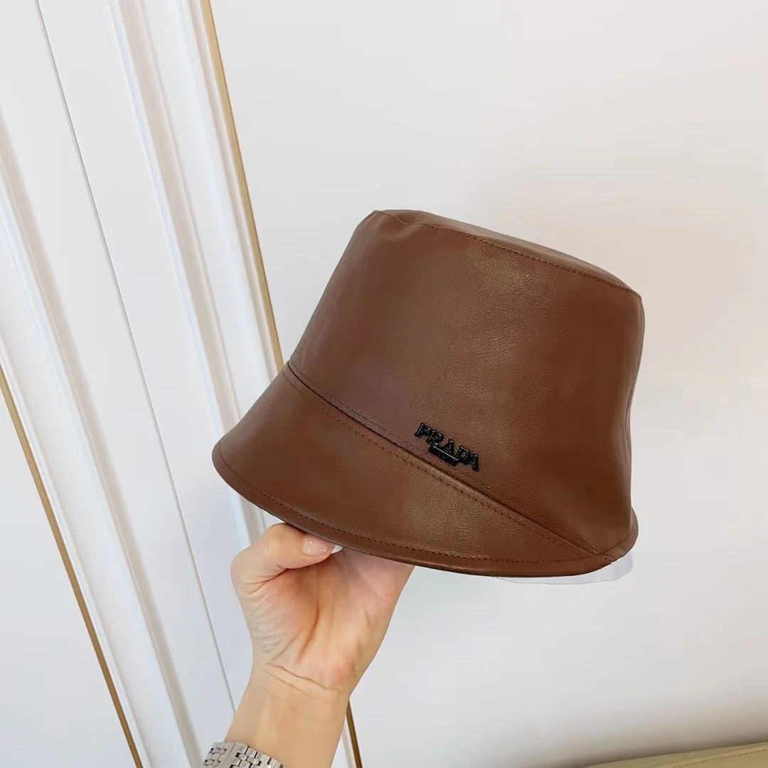 Prada - Кожаная рыбацкая шляпа неправильной формы