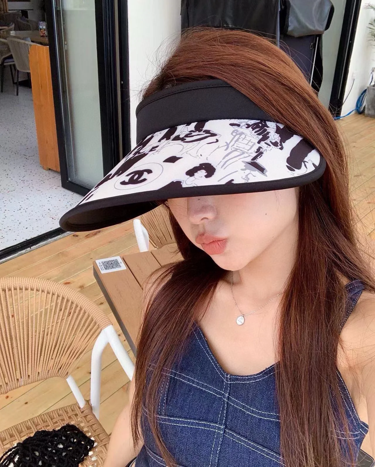 Chanel - Солнцезащитная шляпа в стиле граффити