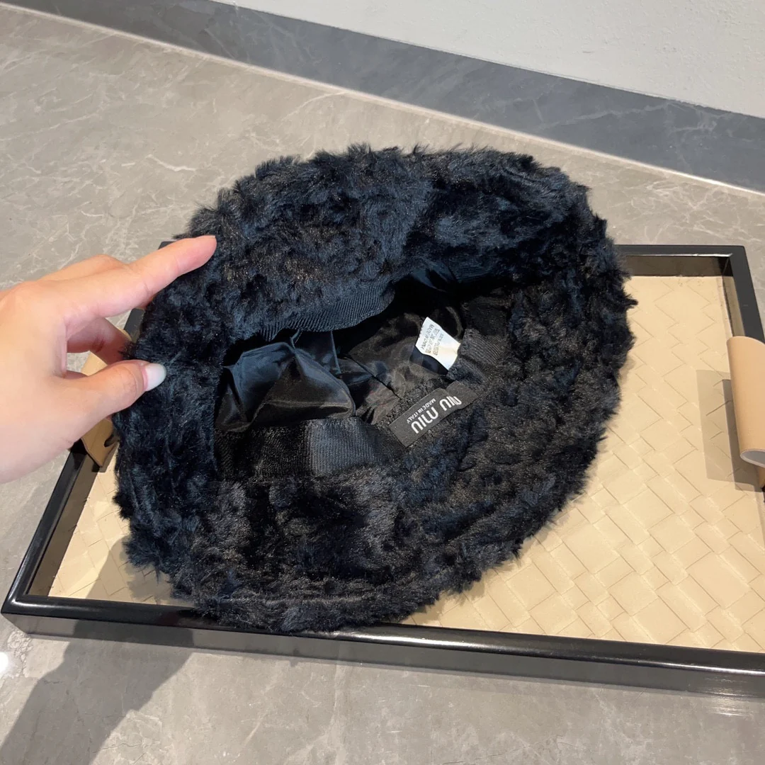 Miu Miu - Новая рыбацкая шапка из кроличьего меха, осень/зима - черная