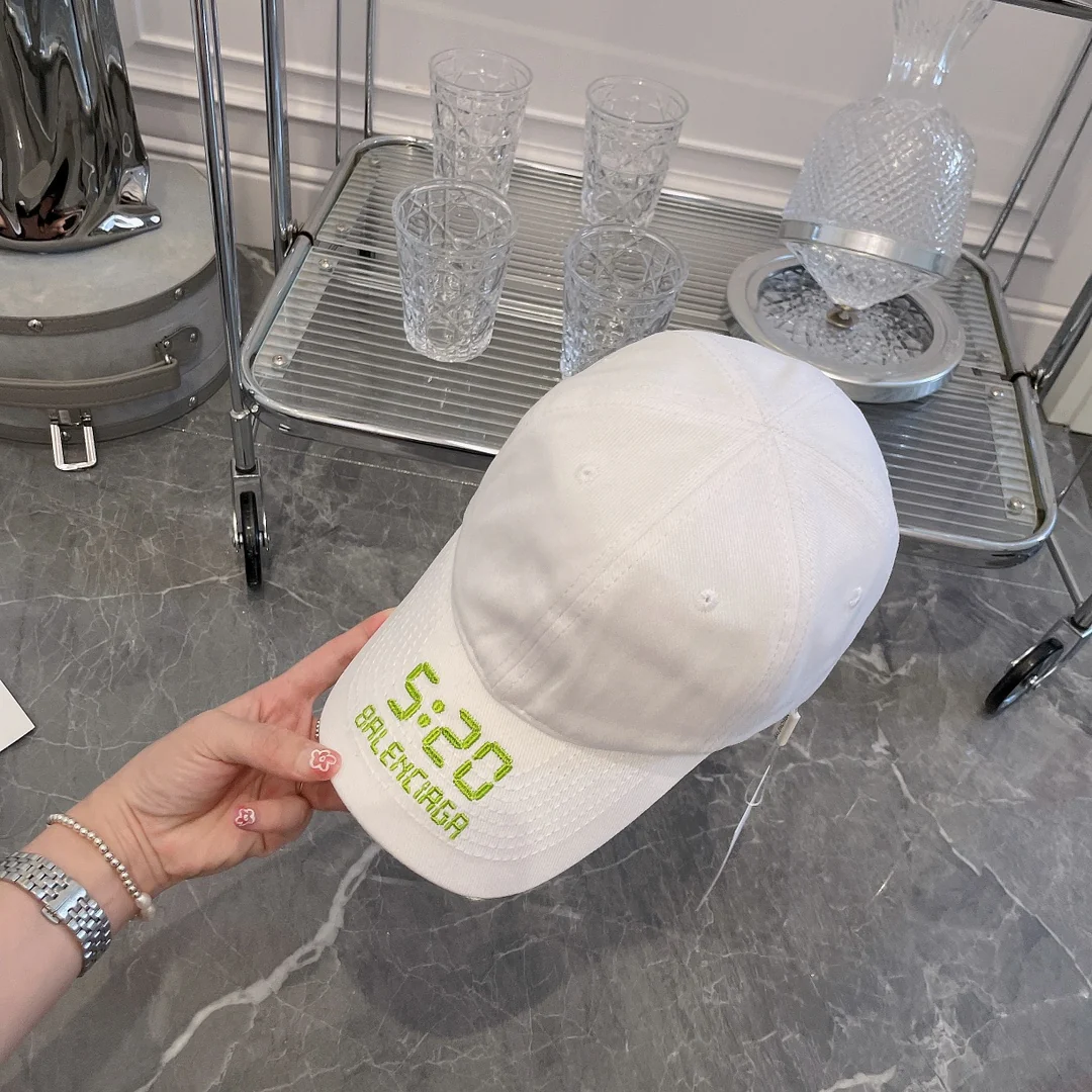 Бейсболки Balenciaga серии 520 — синхронизация с официальным сайтом