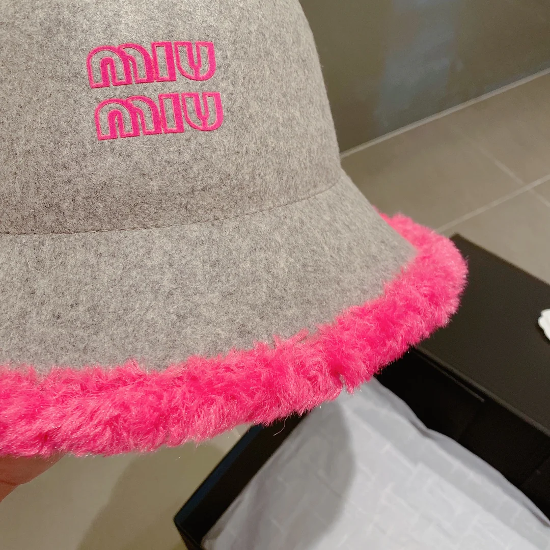 Miu Miu - Шерстяная шапка - Серая