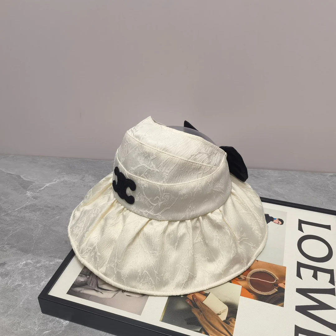 Celine - Новая широкополая шляпа от солнца с бахромой и оборками.