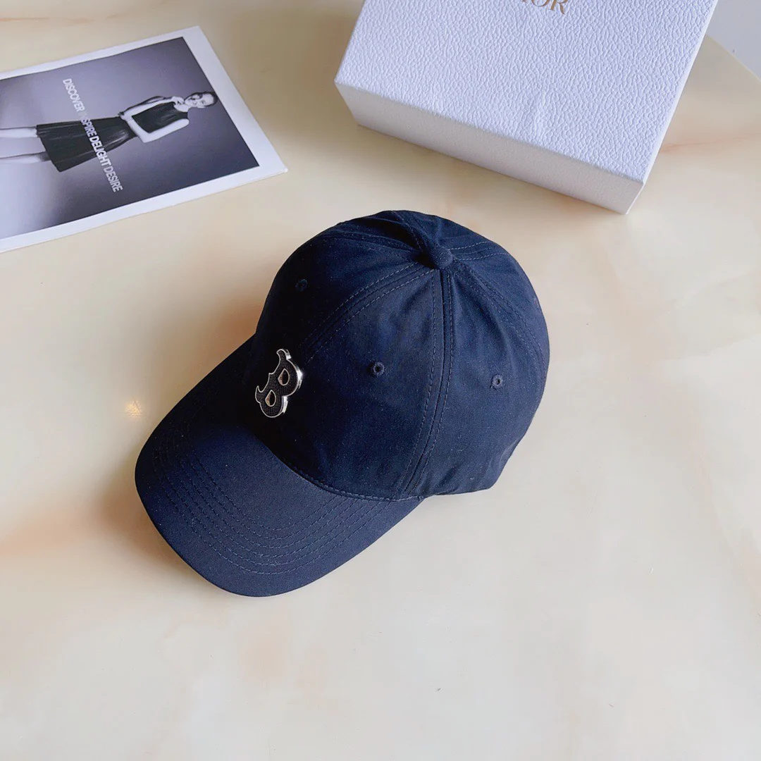 Balenciaga - Новая бейсболка в форме буквы B - conk4