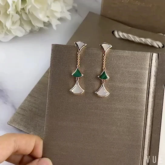 Серьги Bvlgari - изображение из коллекции