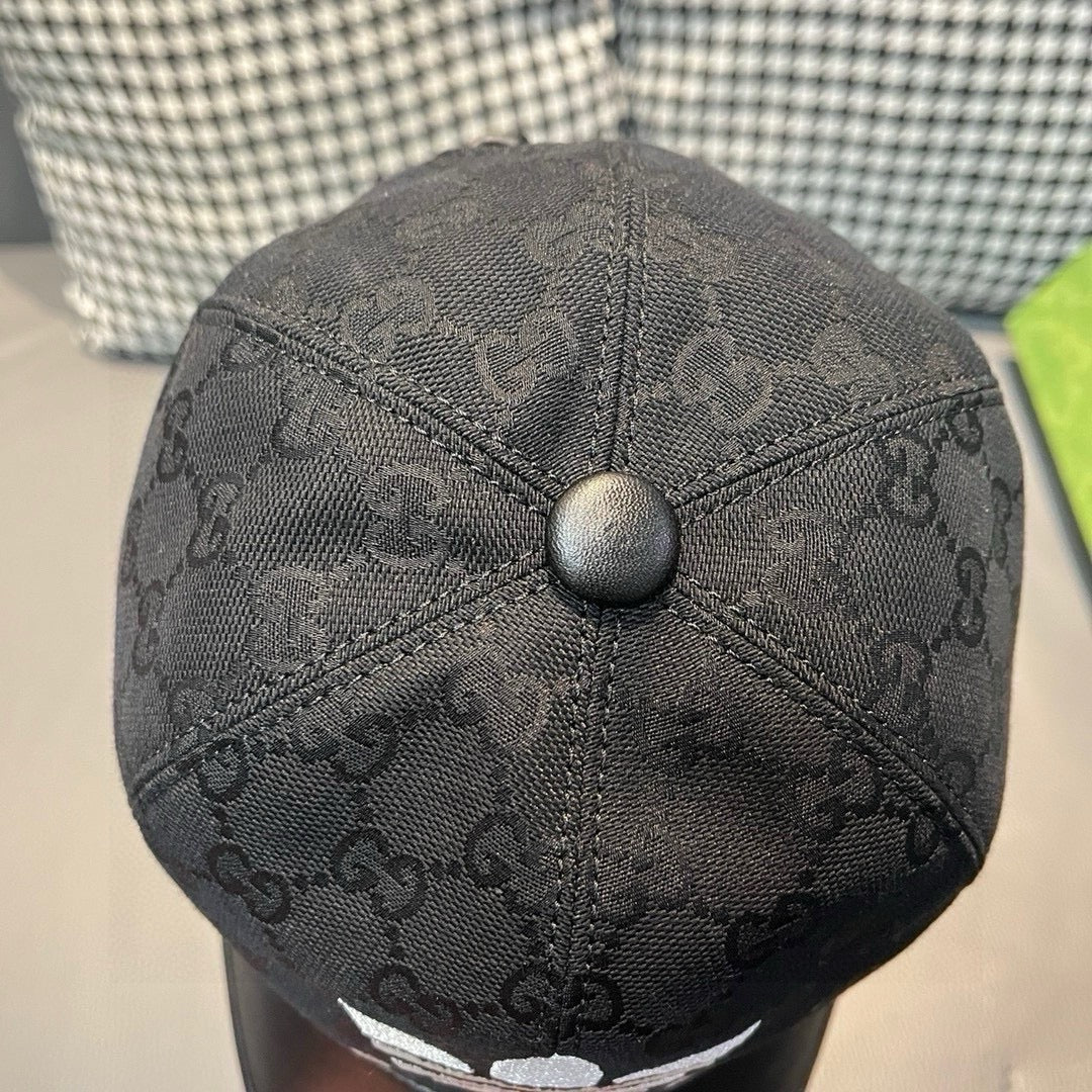 Кожаная бейсболка, созданная в сотрудничестве с Gucci — черная.