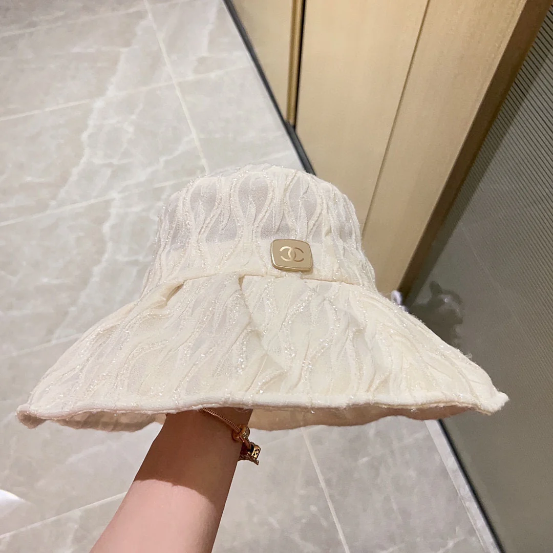 Новинка сезона весна/лето 2023 от Chanel - Курортный стиль - Кружевная рыбацкая шляпа - Белый