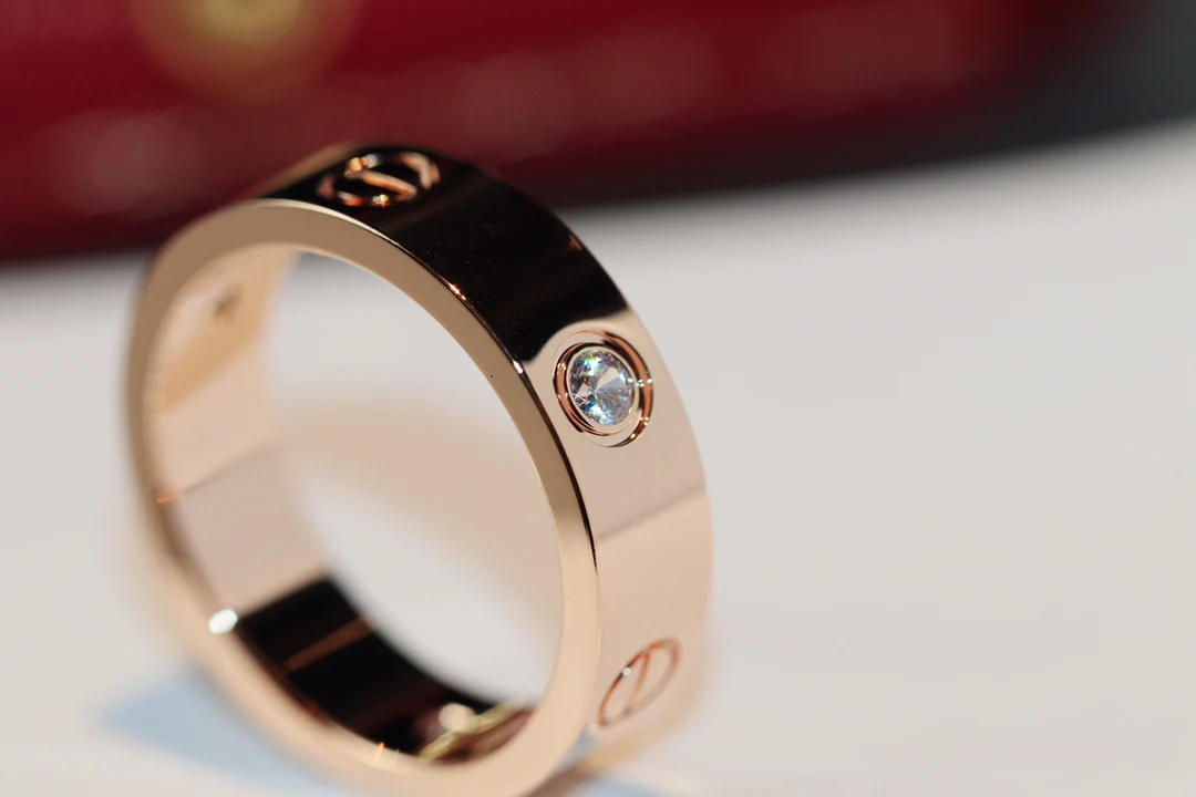 Широкое кольцо Cartier Love с 3 бриллиантами