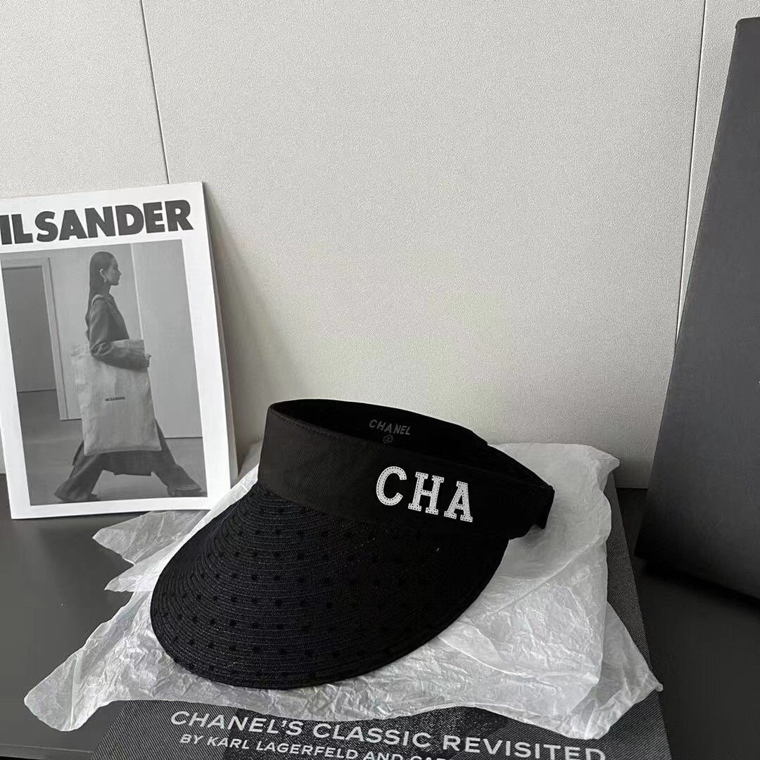 Солнцезащитная шляпа Chanel - Открытая вдова