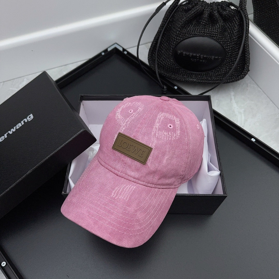 LOEWE - Новая модель - Бейсболка с эффектом потертости