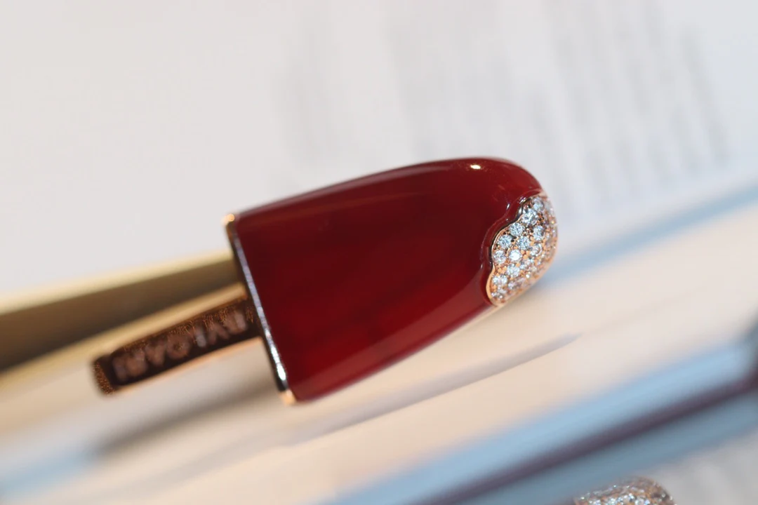 Брошь в виде мороженого Bvlgari