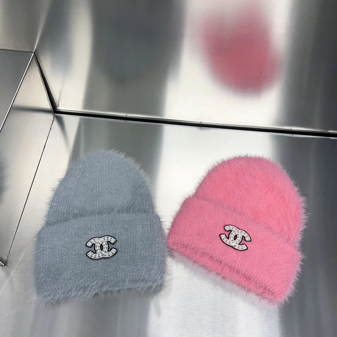 Chanel - Новая шляпа из искусственного норкового бархата