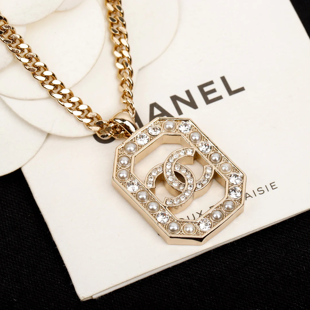 Chanel - Колье 395