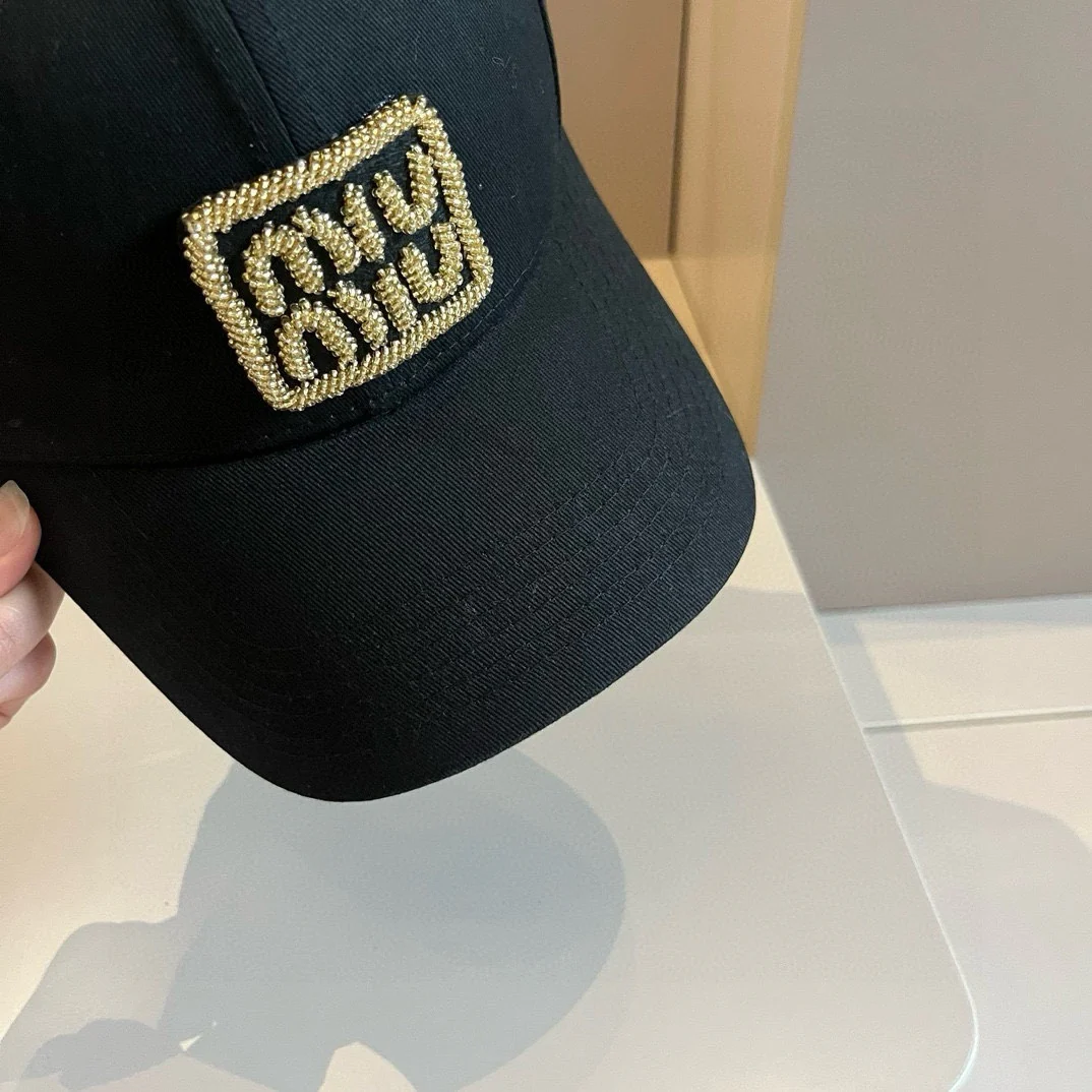 Бейсболка Miu Miu с вышитой надписью - унисекс