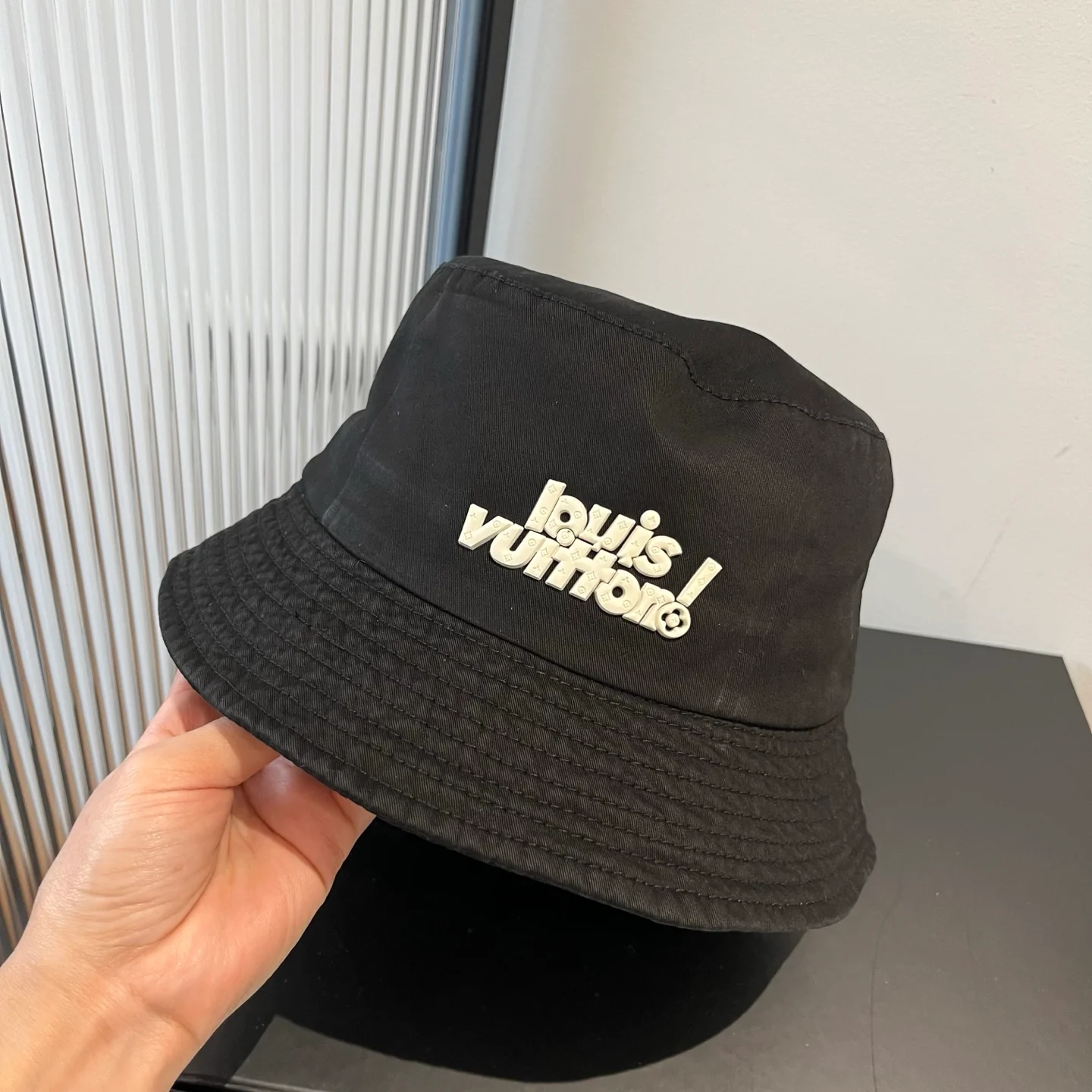 LV - Простая рыбацкая шляпа - Черная