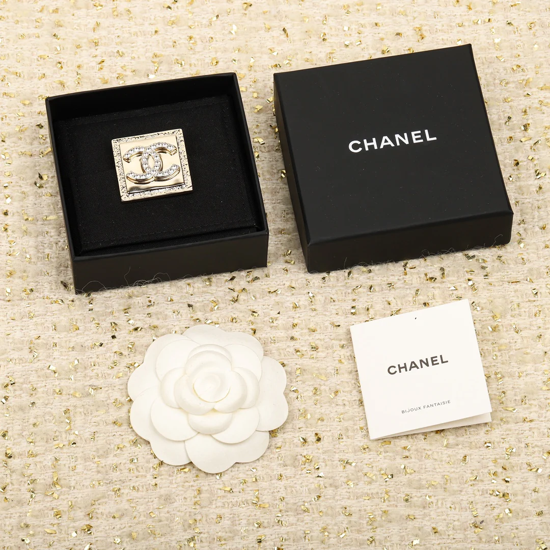 Брошь Chanel 164