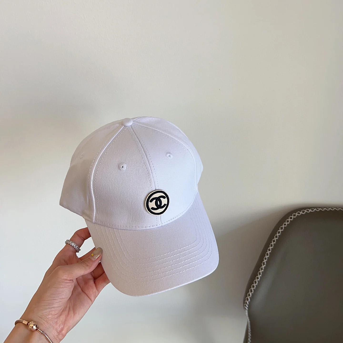 Chanel - Минималистичная бейсболка - Белая