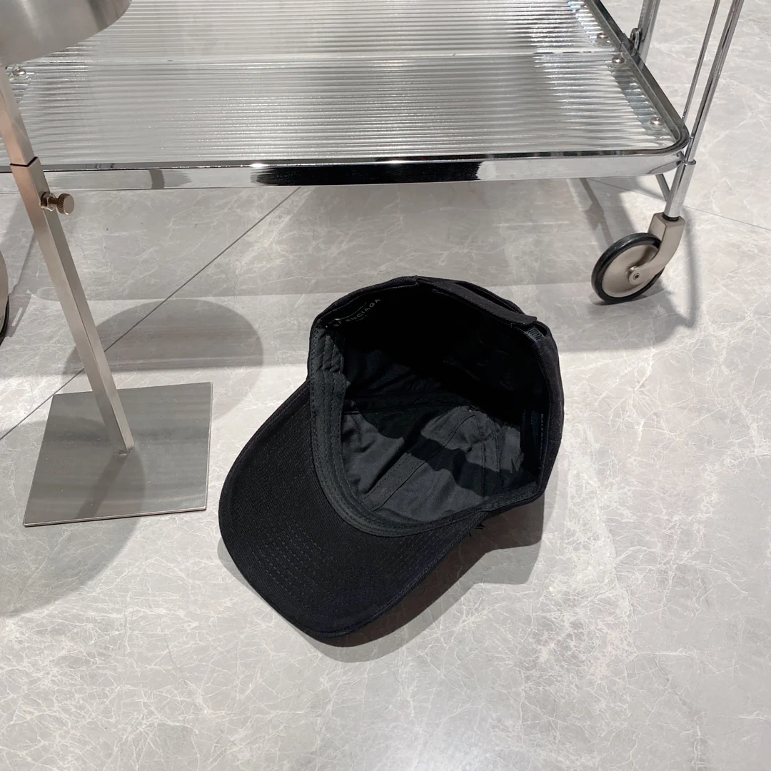 Balenciaga - Бейсболка с бахромой - Черная