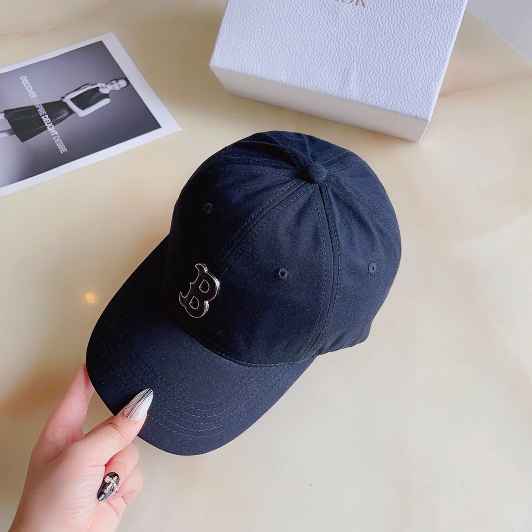 Balenciaga - Новая бейсболка в форме буквы B - conk4