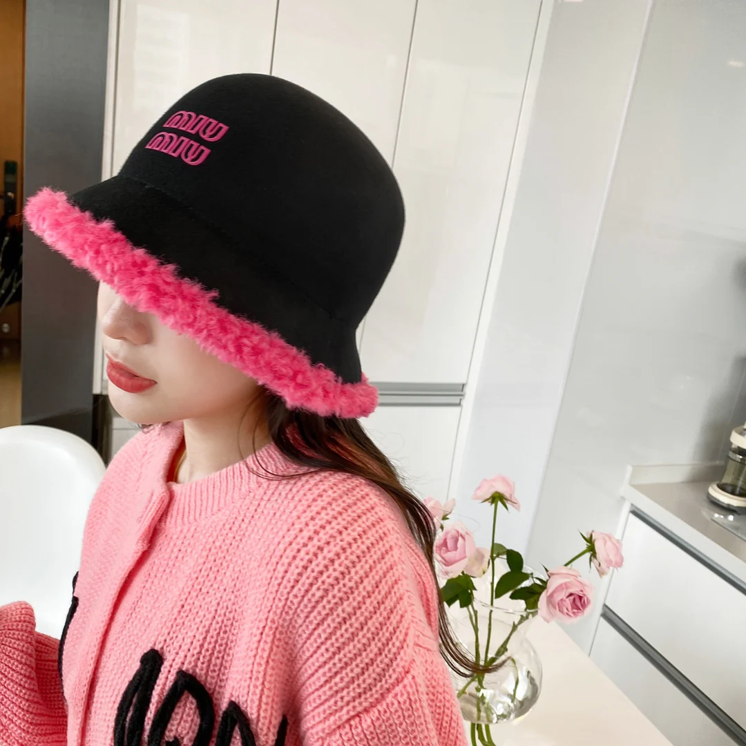 Miu Miu - Шерстяная шапка - Черная