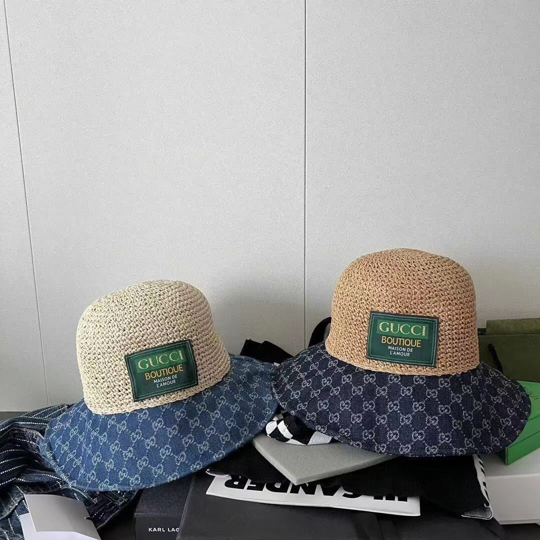 Соломенная шляпа Gucci с монограммой из джинсовой ткани.