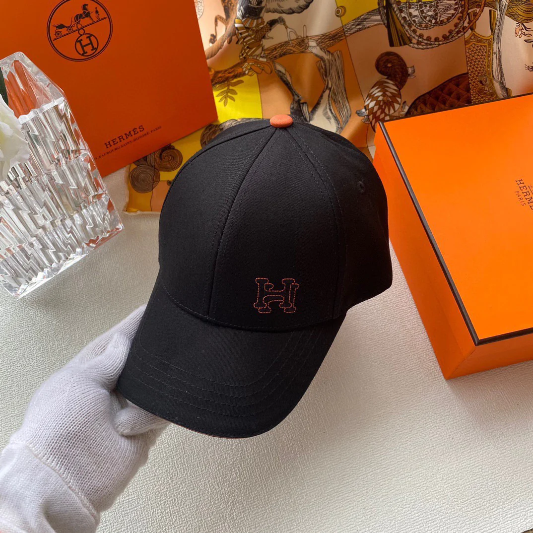 Вышитая бейсболка Hermes - черная