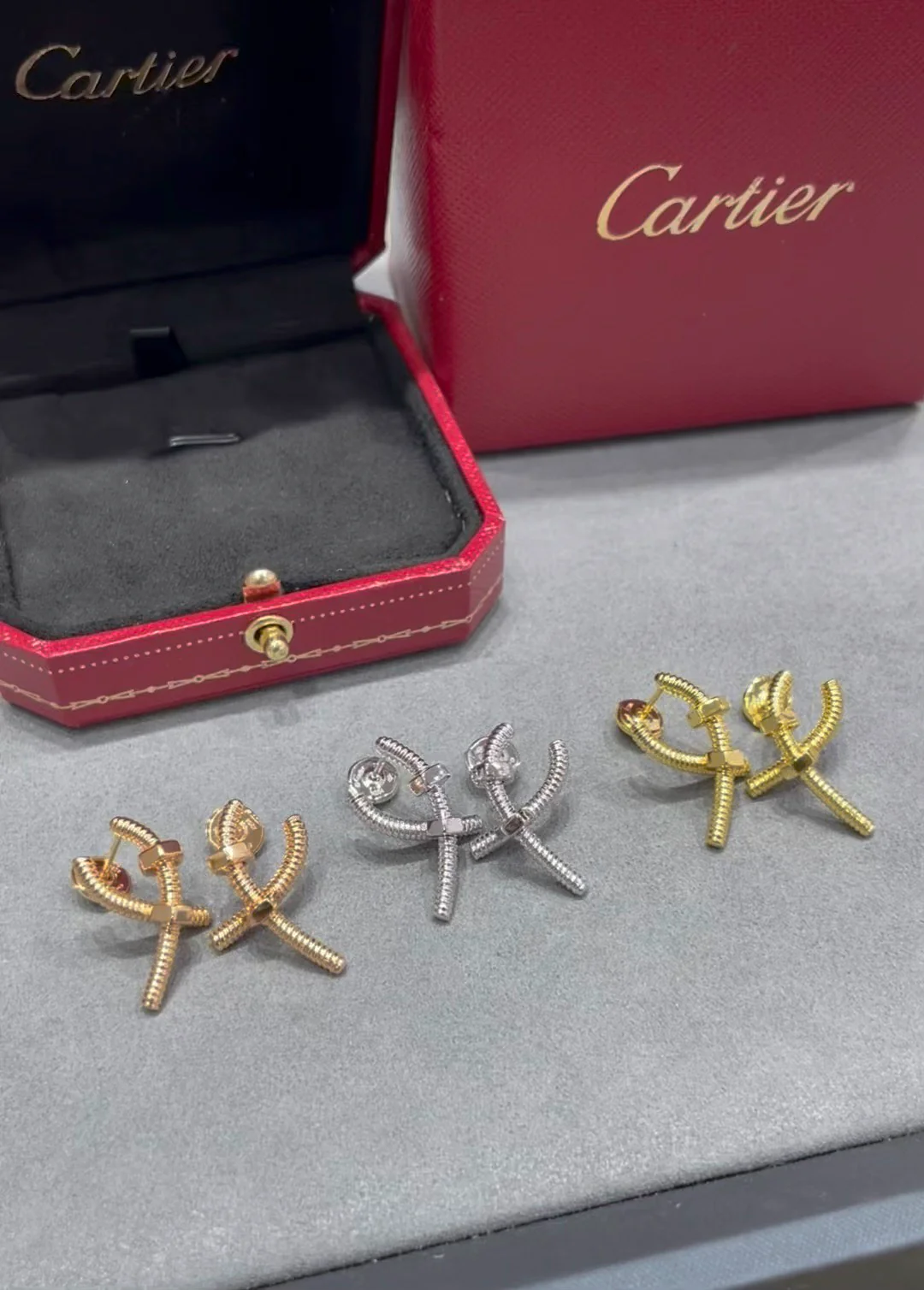 Серьги Cartier 056