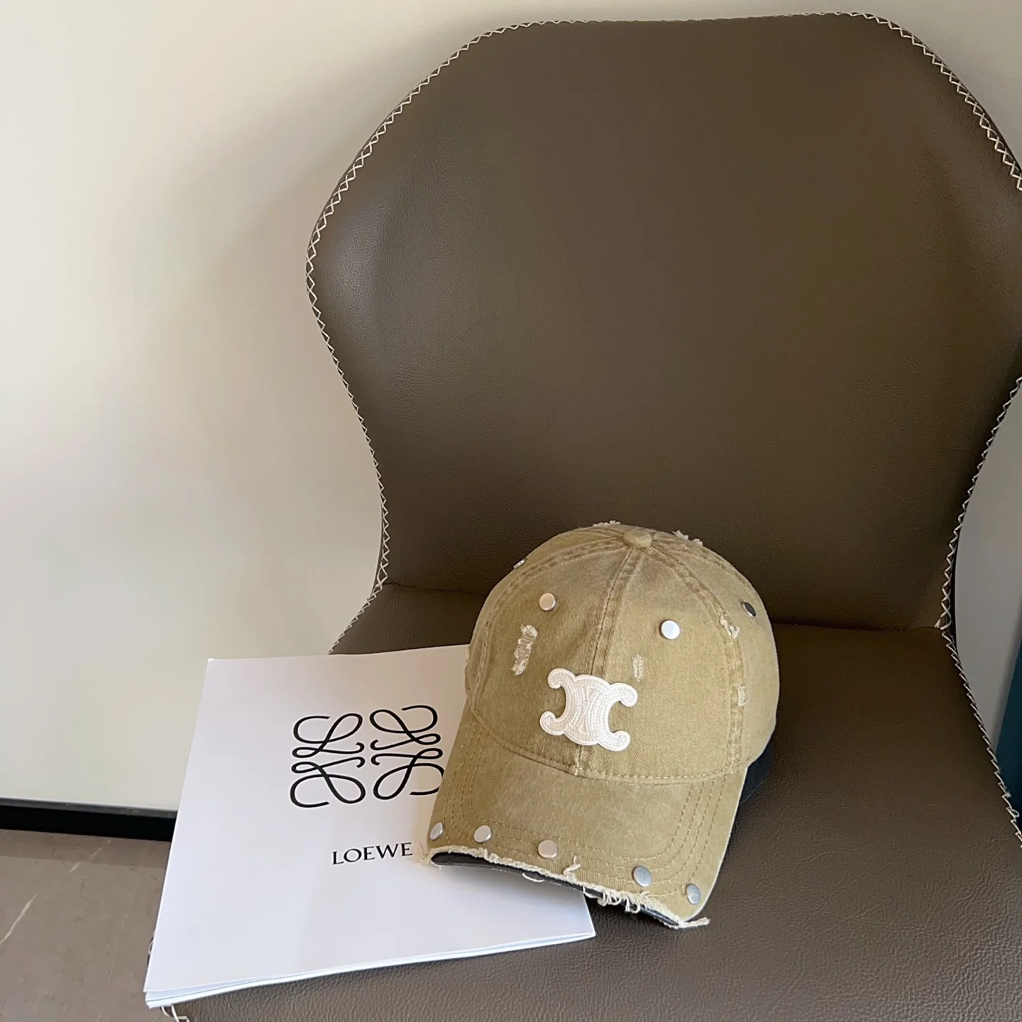 Бейсболка Celine 2025 New Studded Rivet Brushed Baseball Cap - оливково-зеленая