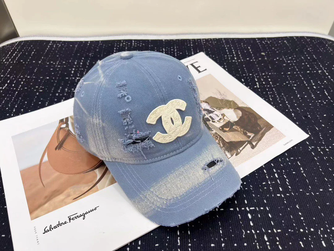 Chanel - рваная бейсболка в стиле ретро