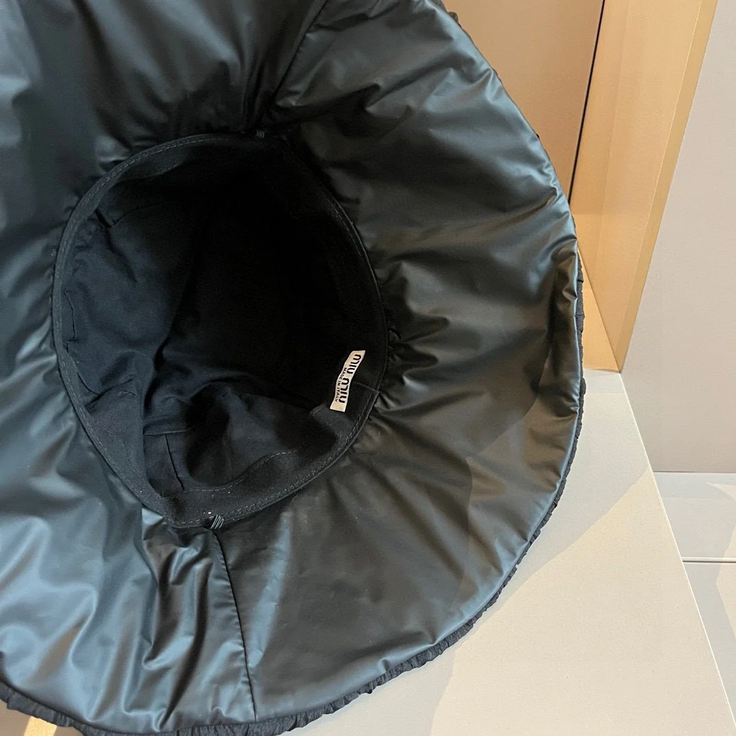 Новая плиссированная шляпа от солнца Miu Miu 2024 с бантом - черная