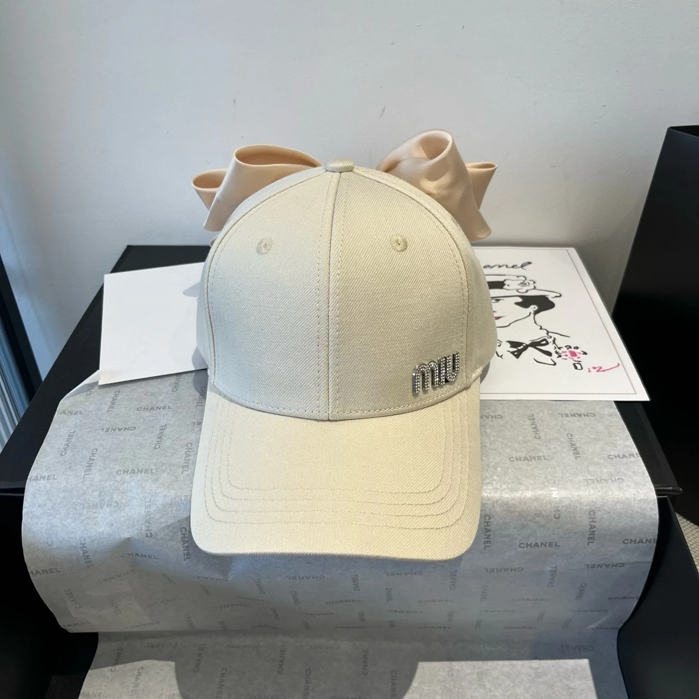 Бейсболка Miu Miu с атласным бантом, цвет хаки