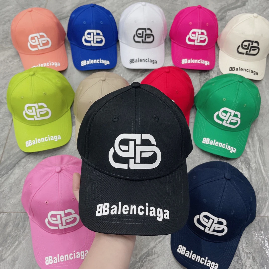 Balenciaga - Яркие бейсболки на все сезоны