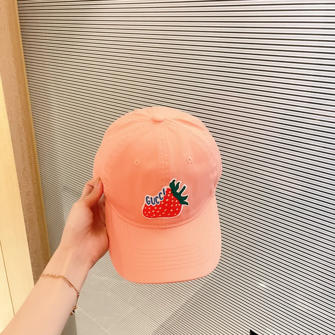 Бейсболка Gucci с клубничным рисунком - 1