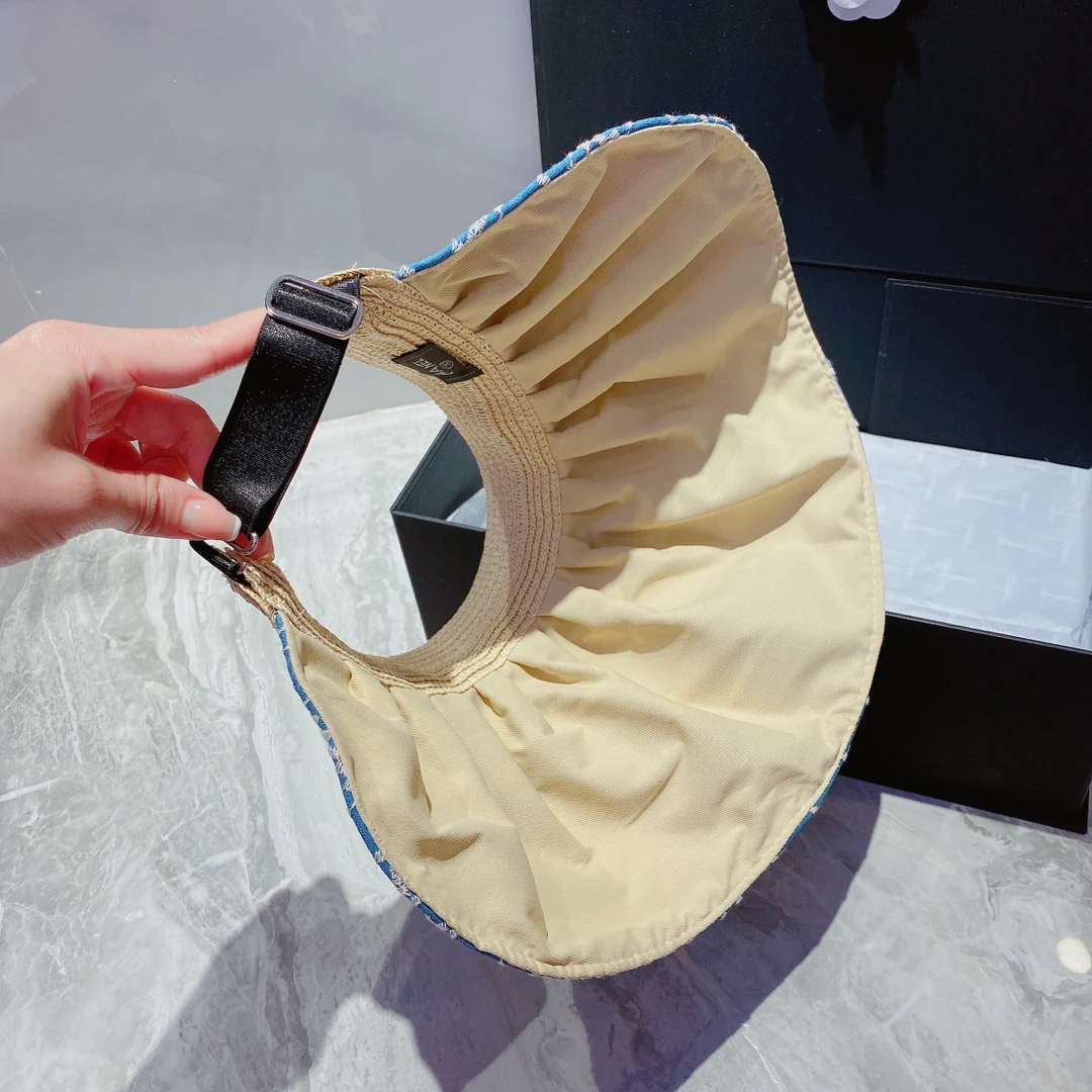 Chanel - Солнцезащитная шляпа из джинсовой ткани - 1