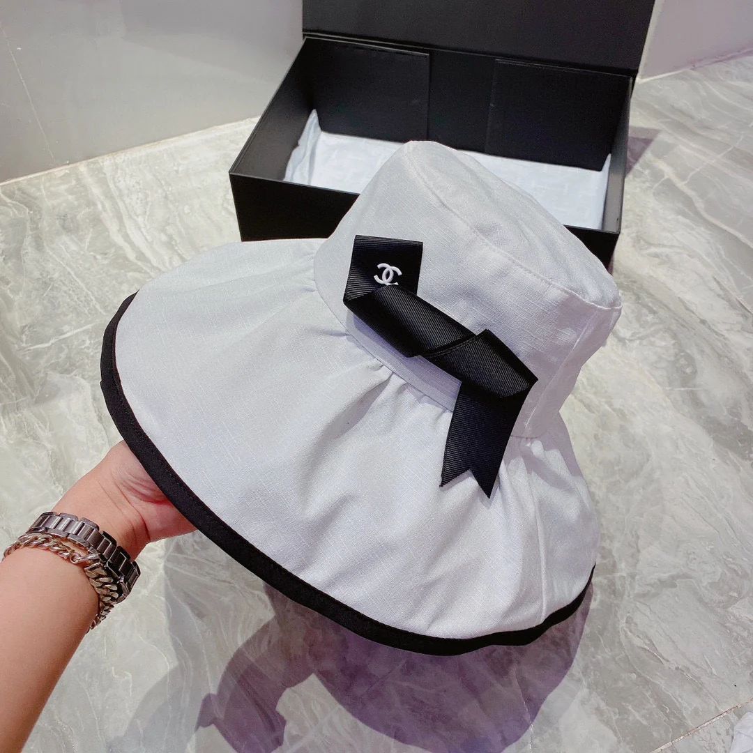Солнцезащитная шляпа Chanel из ткани, устойчивой к УФ-излучению. Складная широкополая шляпа от солнца.