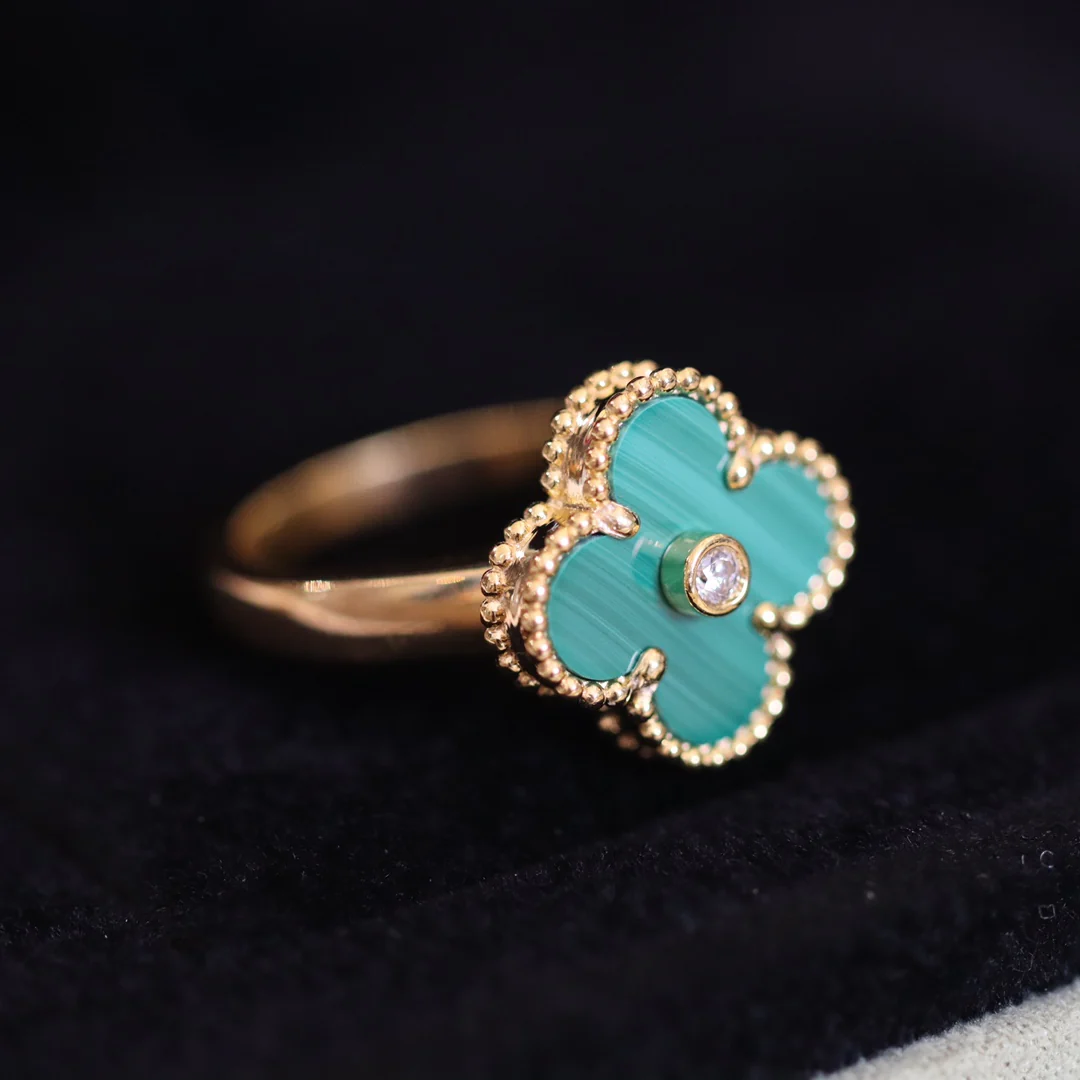 Ван Век - Кольцо 070