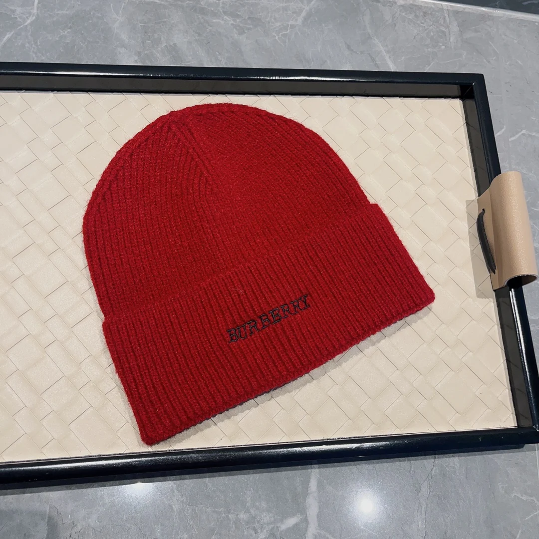Burberry - Новая простая вязаная шапка-бини для осенне-зимнего сезона - красная