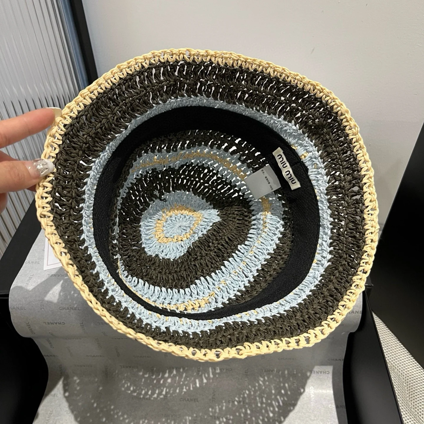 Панама Miu Miu в стиле колор-блок — синяя