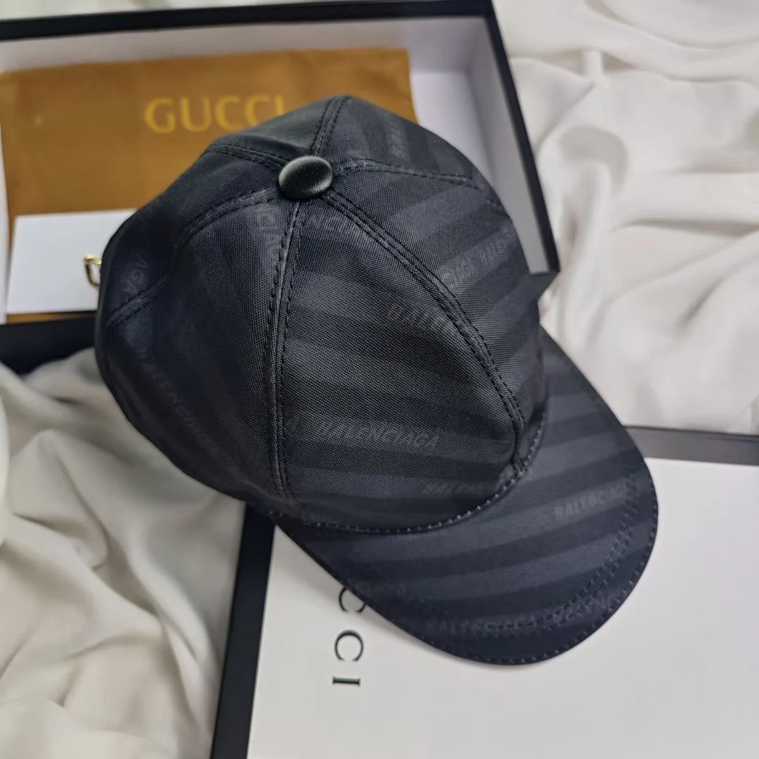 Полосатая бейсболка Balenciaga - черная