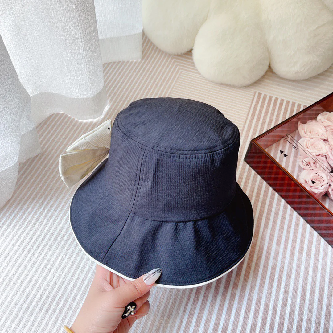 Новая летняя панама Miu Miu 2023 года с простым бантом - черная.