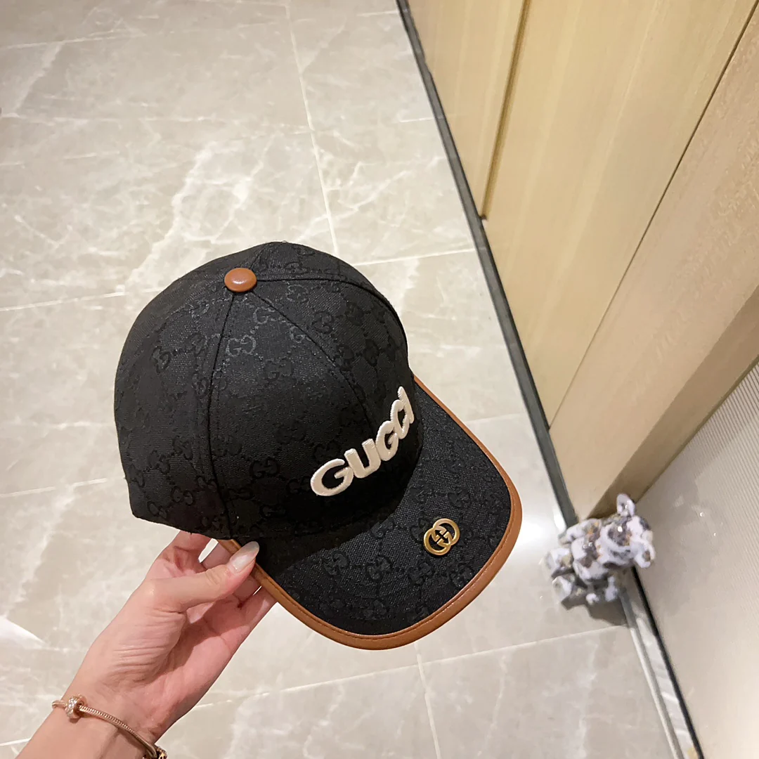 Новинка сезона весна/лето 2023 от Gucci - бейсболка с монограммой - черная.