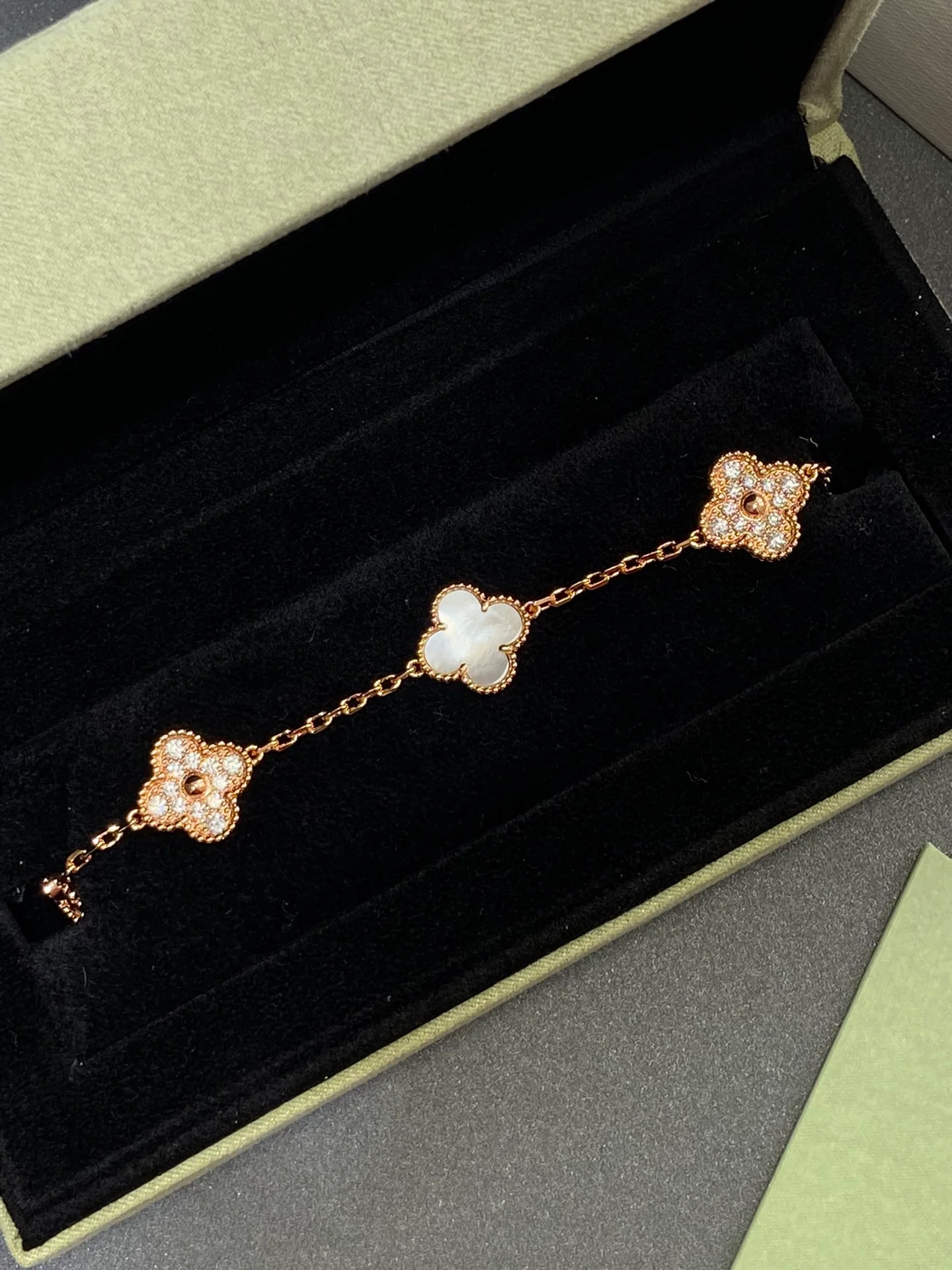 Браслет Lu L Family - 005