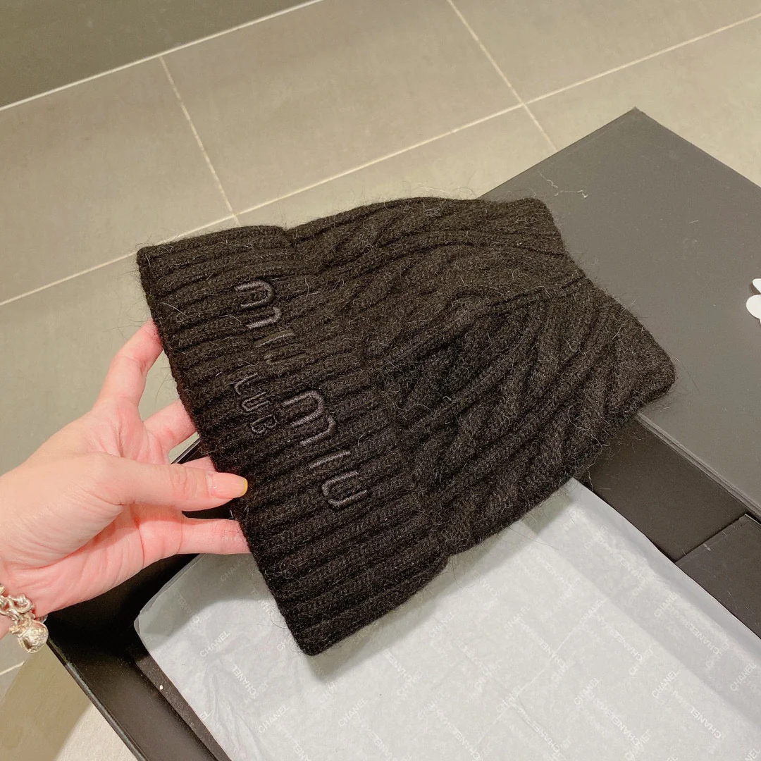 Вязаная шапка Miu Miu с кошачьими ушками из шерсти