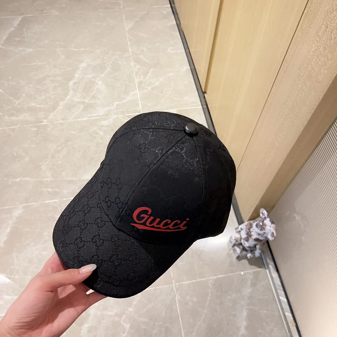 Новая бейсболка Gucci 2023 года с монограммой для мужчин и женщин - черная.