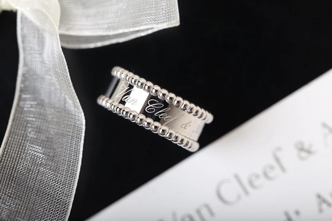 Ван Век - Кольцо 067